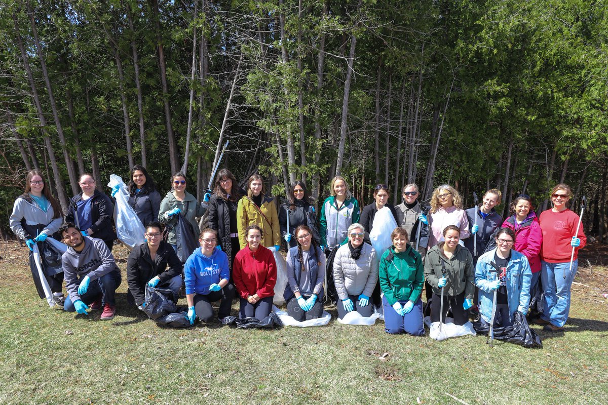 durhamcollege's tweet photo. Thank you to everyone who joined us for today's campus clean-up and nature walk! #EarthMonth #CaughtGreenHanded @LivingGreenDC https://t.co/dmiAI06QAg