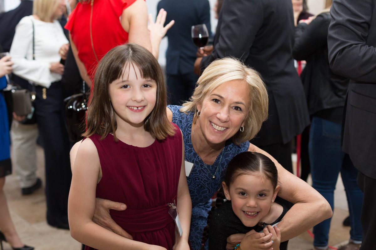 greenlight_il's tweet photo. Our Impact Gala photos are now up on our Facebook!
Thank you to SilverLoupe Studio for taking them.
#AdoptHope #CLSWImpactsAdoption
https://t.co/0hoJWumrVS https://t.co/34a49cycSL