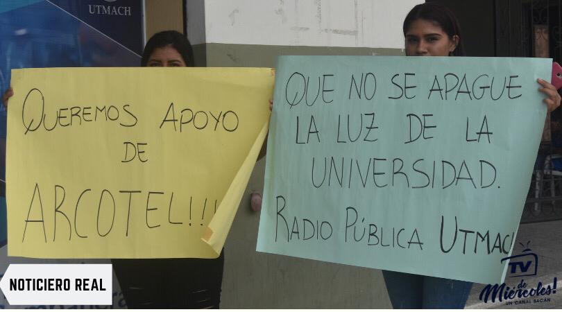 KarinaBenitezLu's tweet photo. Estudiantes demandan atención al pedido de Radio Pública UTMACH de Machala. La radio de la Universidad de esa ciudad.@Arcotel_ec @Lenin @ottosonnenh @caanmichelena @ecuavisa @teleamazonasec @MachalaMovil https://t.co/f2d1hjTsRW