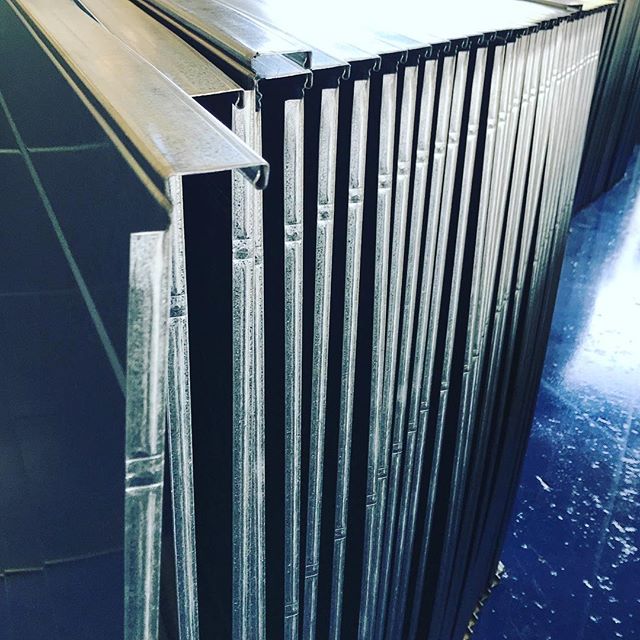 usaduct's tweet photo. Nested #TDF profile L Sections with the Male Pitts Flange running Longitudinal #commercialductwork #alabamaconstruction #sheetmetalfab #sheetmetalfabrication https://t.co/fJ5iaiocDp