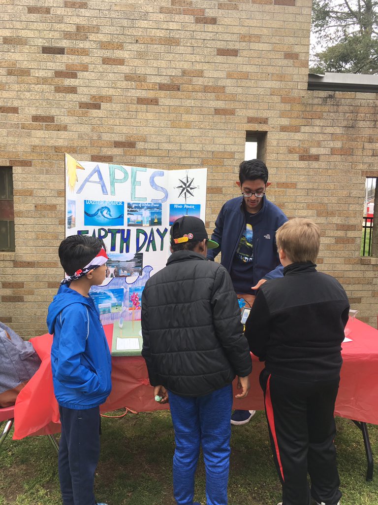 TContiG3's tweet photo. What an AWESOME day to celebrate EARTH DAY!💙🌎
Thank you for planning such a great festival at OTHS &amp; inviting our 2nd grade team! @MsDeMuro @stormsullivan85 @MrsSoaresOTES @dryanoceantwp #spartanlegacy #sensationalscience #OTESpride #FuturereadyNJ https://t.co/KmqaM8XA41