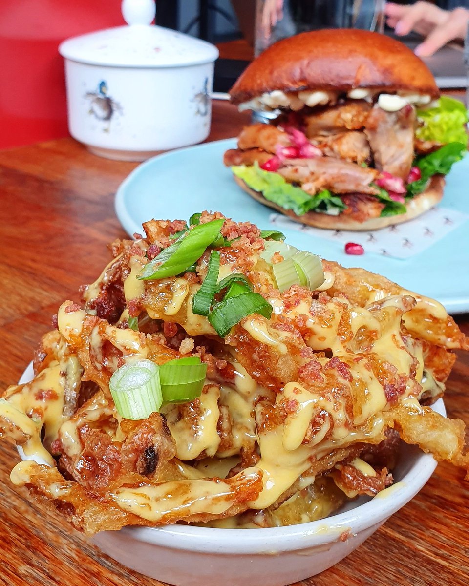spoonfulofsugr's tweet photo. Can we take a moment to appreciate how good the fries are at @partickduckclub? I had their shredded duck burger with a portion of honey mustard fries on the side and my God I was in heaven!

They're so crunchy &amp; delicious I could happily wolf them down every day. Best in Glasgow. https://t.co/G8HFPtWV9C