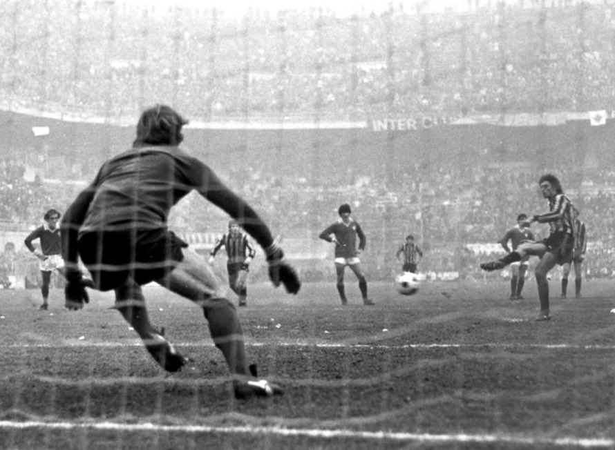 FOTOS HISTORICAS O CHULAS DE FUTBOL - Página 7 D4YdtzLWAAAZvfu