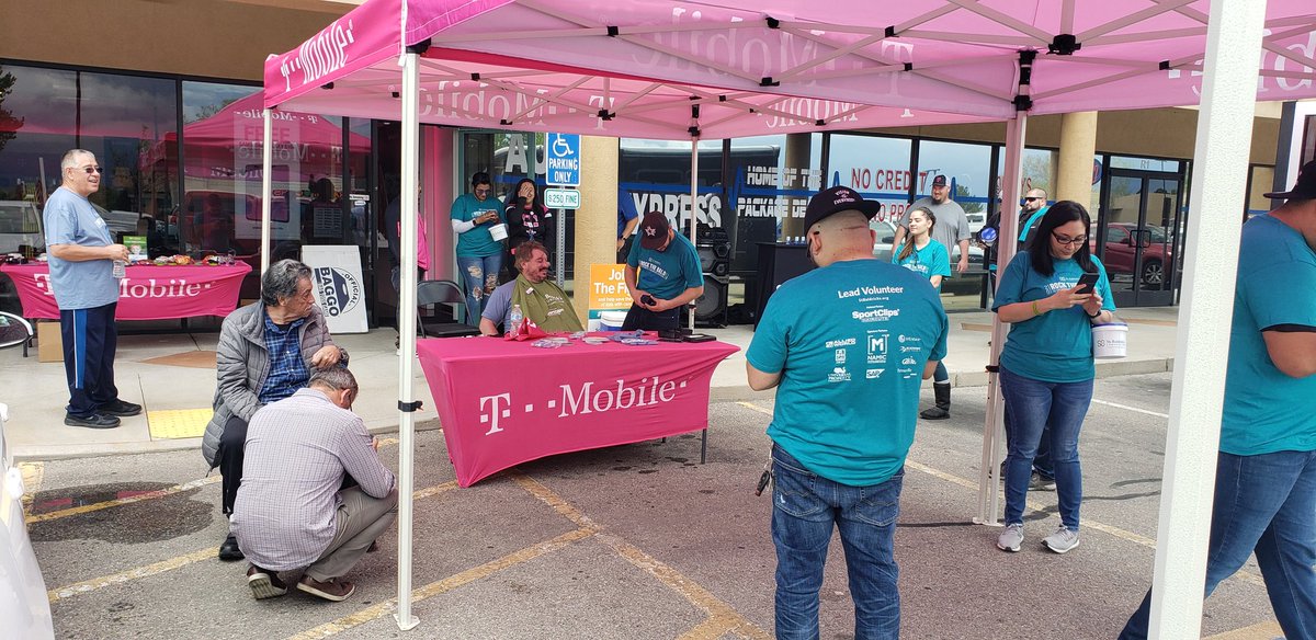 will_samsung's tweet photo. Thank you to @StarMaestas for allowing myself and Rico Montoya to join @TMobile Wireless Vision in Albuquerque, for your @StBaldricks event and represent @Samsung and the good we can do in our communities. @Krivs14 @JennniferJadee #cancerresearch #CancerAwareness https://t.co/0upt7wSJJU