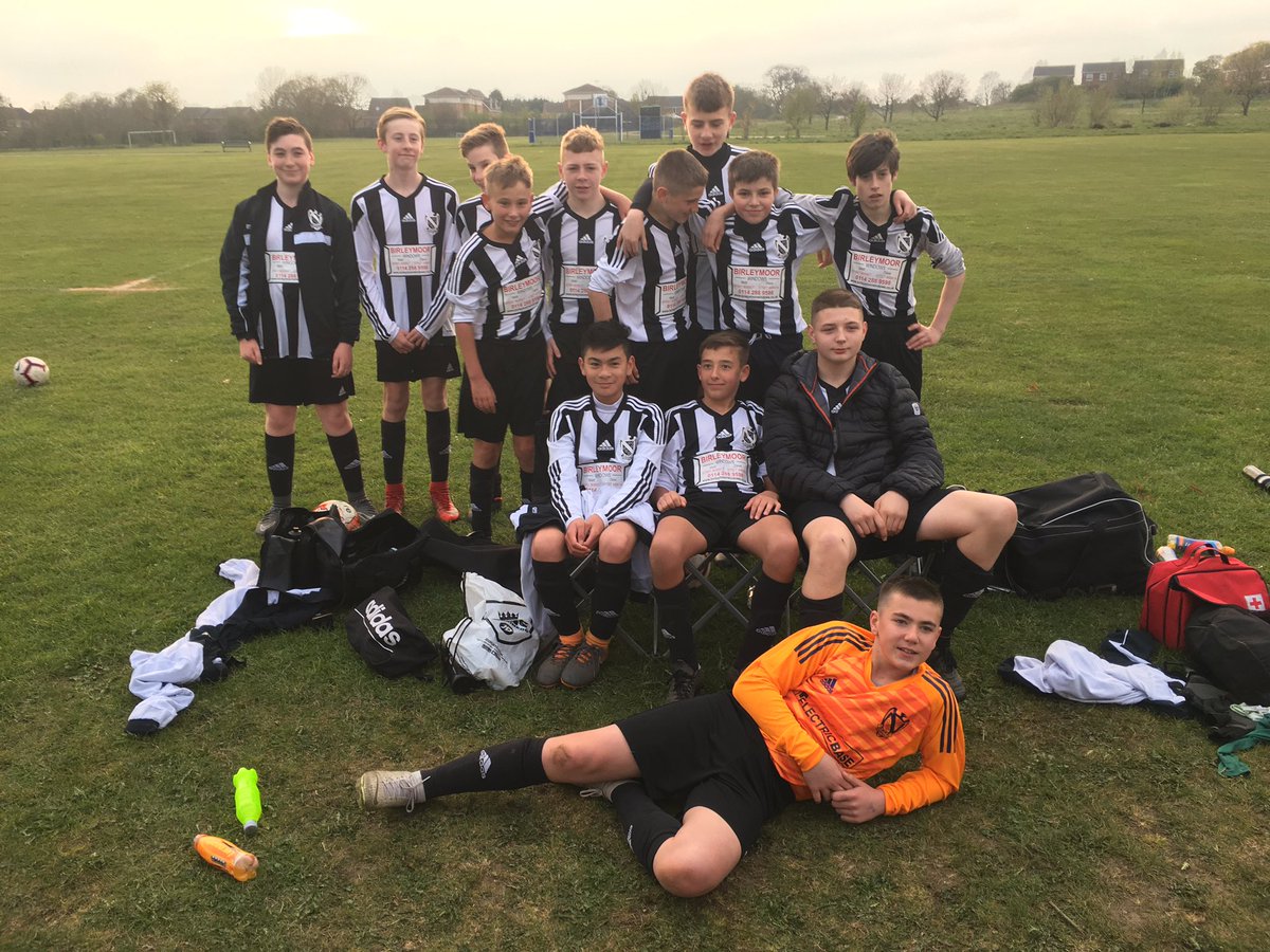Frecheville U14s crowned League Champions with a 6-1 win tonight, well done lads 🏆🍾⚽️