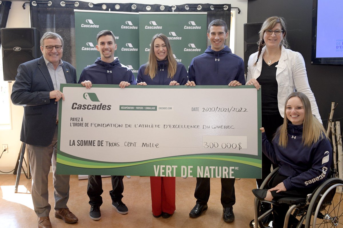 Félicitations aux 22 boursiers du programme de bourses <a href="/CascadesDD/">Cascades</a> !! 👏👏👍👍Et un grand MERCI à <a href="/CascadesDD/">Cascades</a>  qui renouvelle sa confiance envers la FAEQ pour 3 ans - Voir photo ci-dessous 🙏🙏🙏