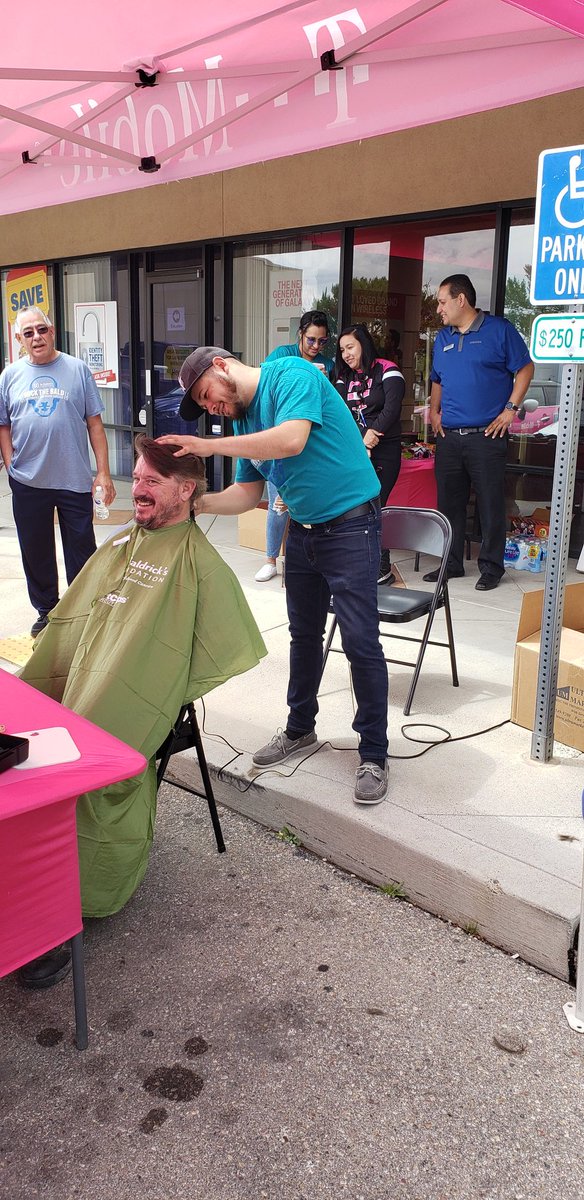 will_samsung's tweet photo. Thank you to @StarMaestas for allowing myself and Rico Montoya to join @TMobile Wireless Vision in Albuquerque, for your @StBaldricks event and represent @Samsung and the good we can do in our communities. @Krivs14 @JennniferJadee #cancerresearch #CancerAwareness https://t.co/0upt7wSJJU