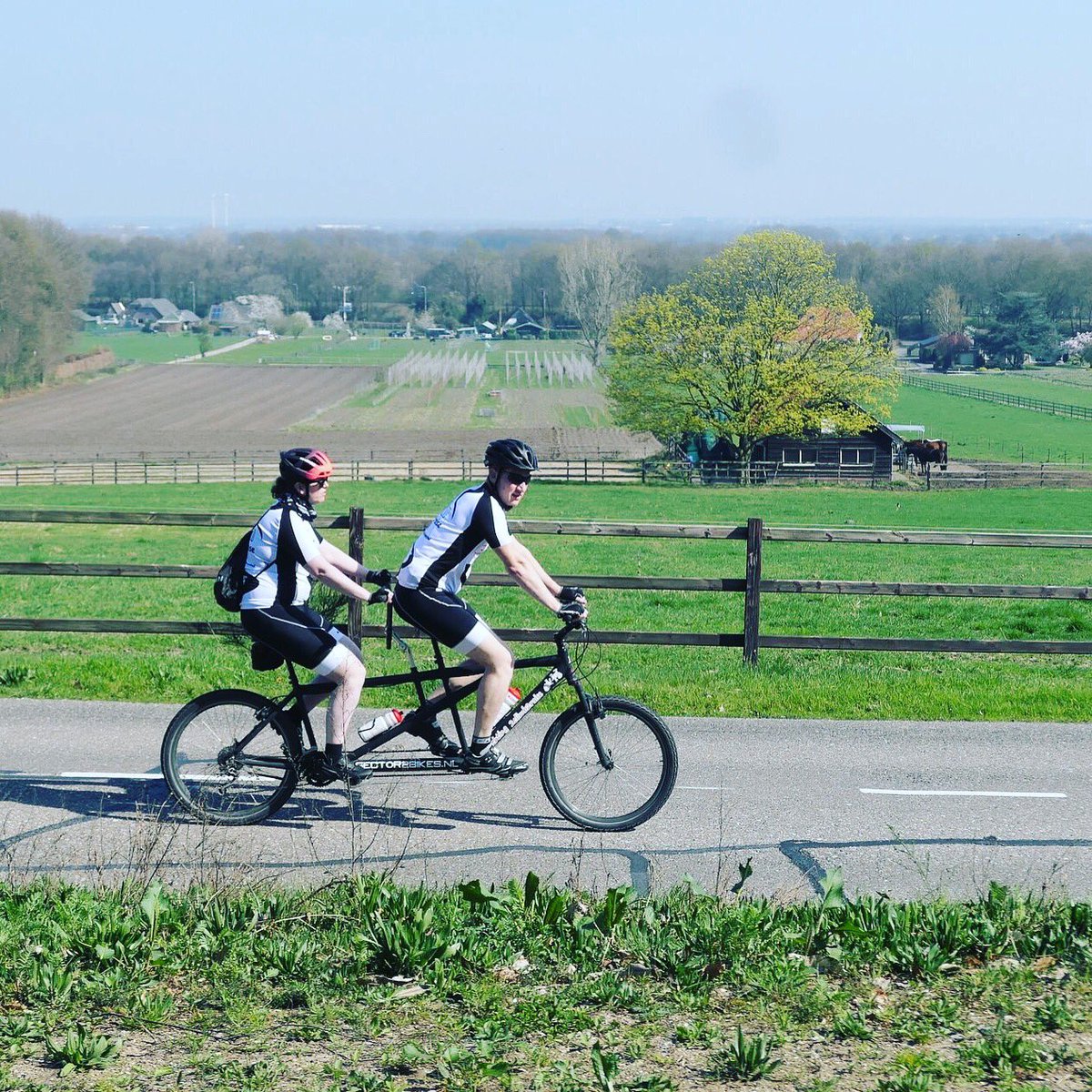 Volgende week zondag op 28 april staat er weer een mooie training gepland met team 2019 in Zuid-Limburg. Wil je graag een keer mee trainen? Wees welkom! 
Laat het ons even weten op: bestuur@2climb2raise.nl
#tandems #cycling #tandembike #alpedhuzes #ad6