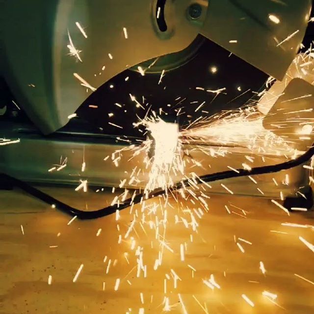 HookedWorkshop's tweet photo. Something a little different this week  I've got a very amateur metal working setup but that's not gonna stop me. Let's make something anyway. .
.
#metalcutting #metalworking #amateurfabricator #fabrication #maker https://t.co/Pxe2DFHPFN https://t.co/JhSIM9WjLU