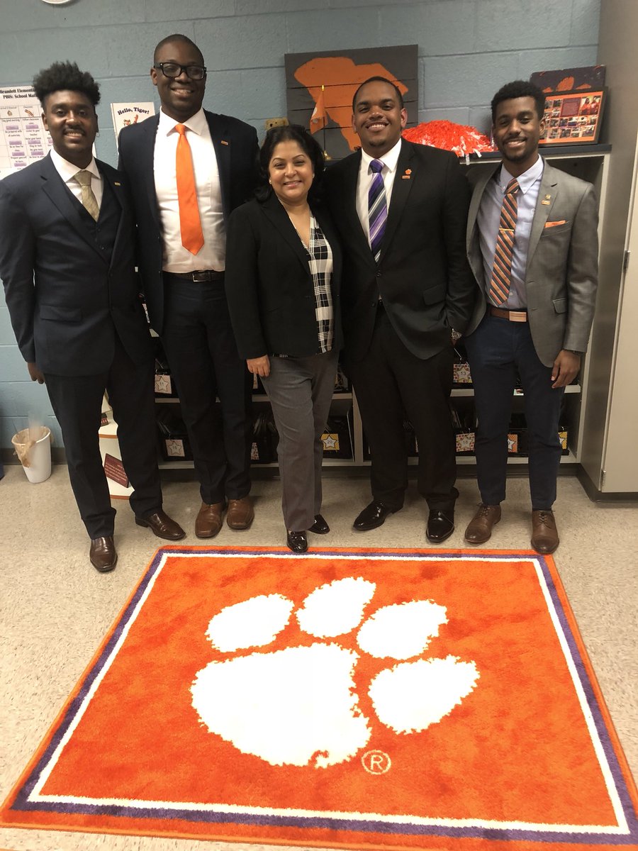 WinstonHolton's tweet photo. Kudos to @THECALLMEMISTER Clemson cohort for their powerful session with Mary Bramlett Elem teachers on issues of critical consciousness. https://t.co/qgxBLdmDtn