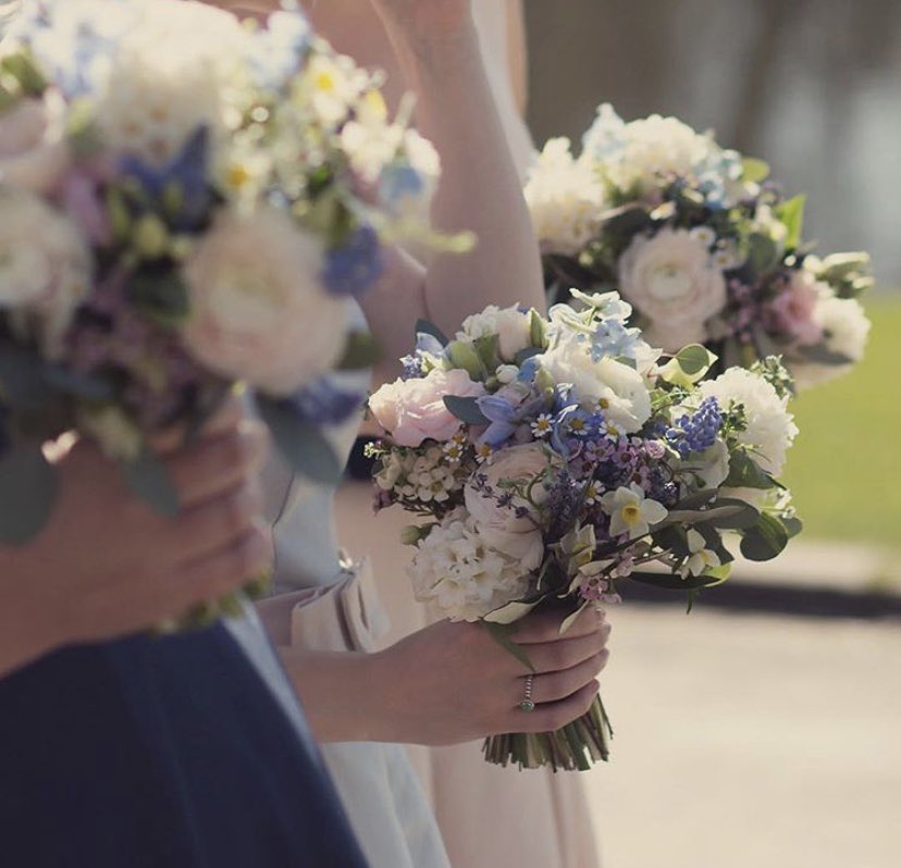 STEMSDESIGN's tweet image. Spring has definitely sprung! One of our favourite times of year with the beautiful pastel flowers 🌷Gorgeous photography by @LissaAlexandra 🌸🌺💕 #WeddingWednesday #weddinghour #wedding #bouquet #spring #love #Huddersfield #springbouquet