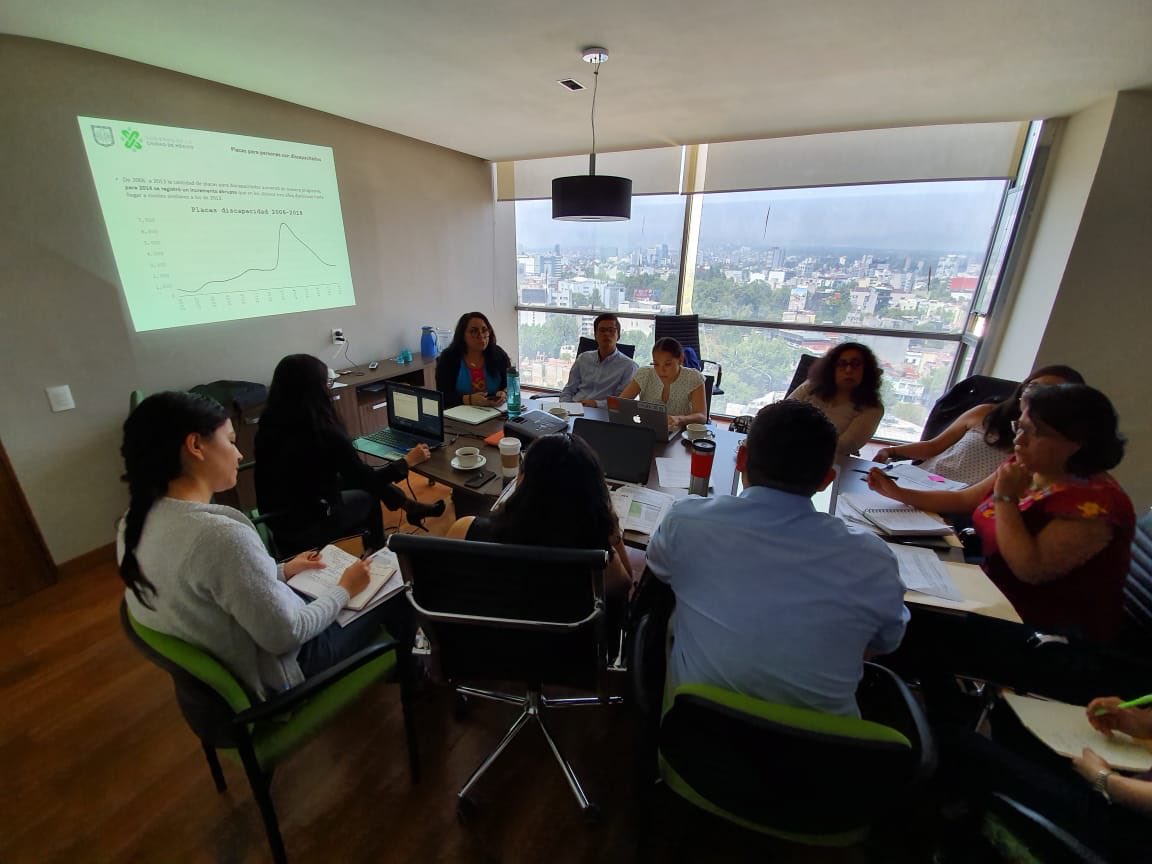 LaSEMOVI's tweet photo. En el marco de la construcción del Plan Estratégico de Accesibilidad Universal y Movilidad de @LaSEMOVI, colaboramos con @LaAgenciaCDMX, @COPRED_CDMX e @indiscapacidad_ en construir soluciones que faciliten nuestros trámites para personas con discapacidad
#IntegrarMejorarProteger https://t.co/jloPYWd1yz