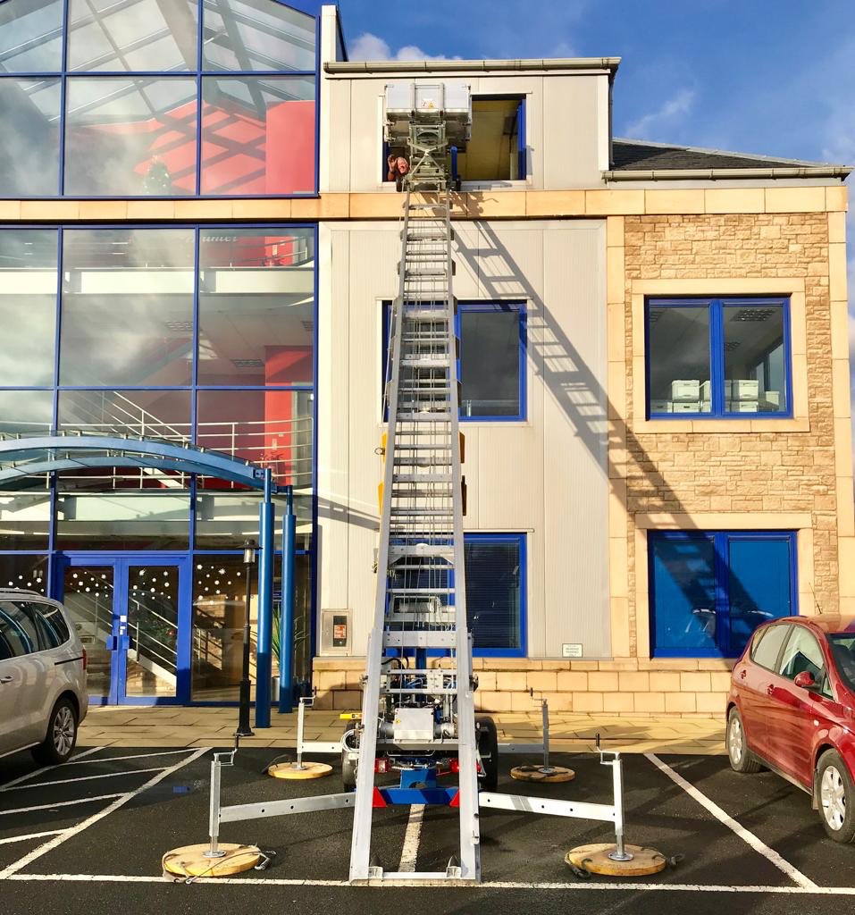 BernardHunter_'s tweet image. @BernardHunter_ using the new Böcker Jr Material Hoist #Edinburgh #bocker #hardworkmadeeasy 

Enquires: ☎️ 01316634661
Email: 📧 hire@bernardhunter@com