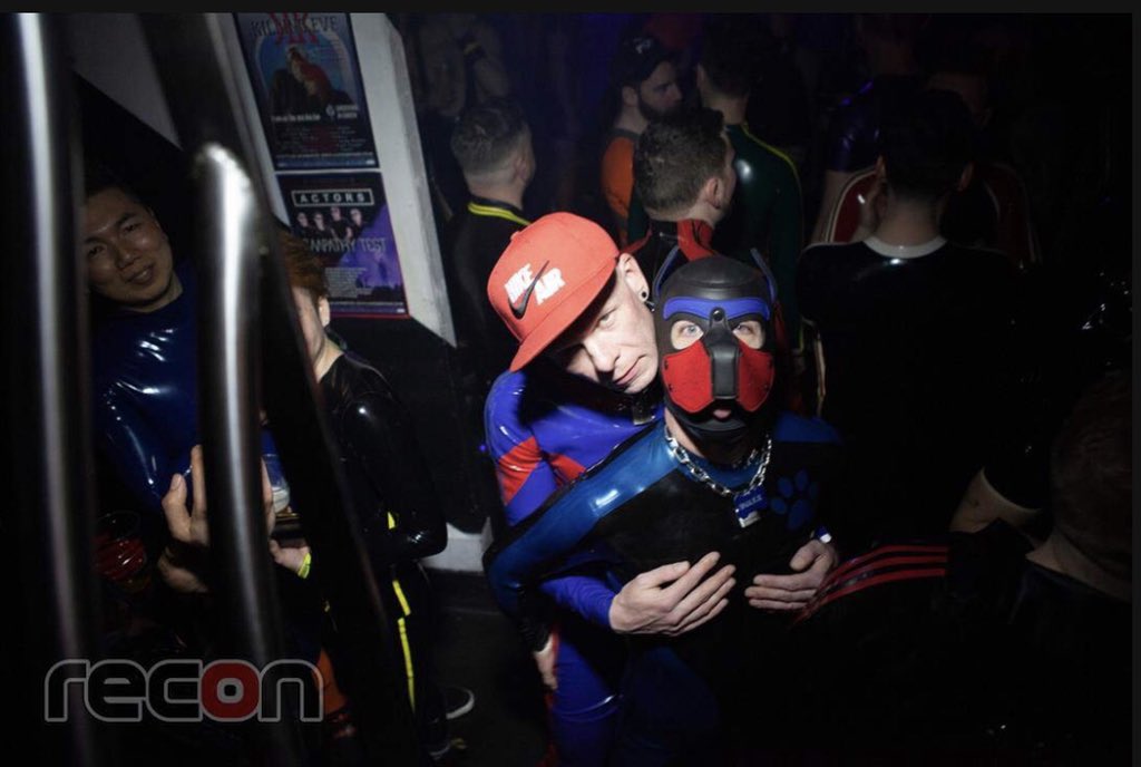 Sneaks_Puppy's tweet photo. Really nice pic 😍 Recon Party @ Manchester Rubberman 2019  @MancRubMen   /w @DanPup
#gayrubber #gaysnap #gay #gayboy  #mrmx @reconnews #bdsmcomminity #gayuk #gayus #humanpup #reconparty #humanpupplay #puppyplaycommunity #gaybdsm #gaybondage #gayfetish 
#gayparty #gayontour https://t.co/CqSTA9qavd
