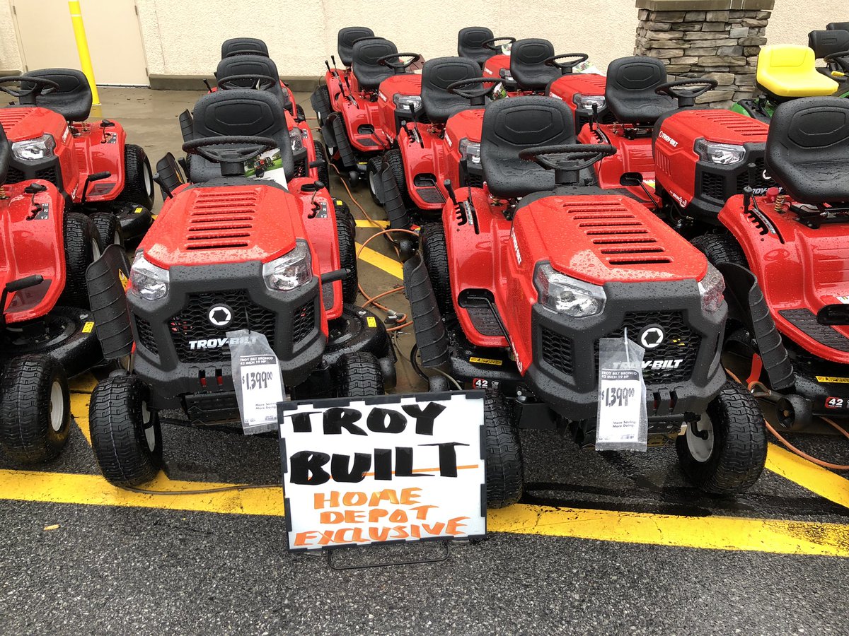 fcorchad's tweet image. Great tractor presentation @6841 and @4168 #TroyBuilt #HomeDepotExclusive #NJM #D153