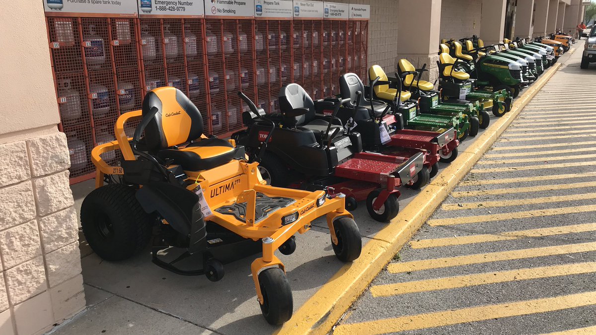 fcorchad's tweet image. Great tractor presentation @6841 and @4168 #TroyBuilt #HomeDepotExclusive #NJM #D153