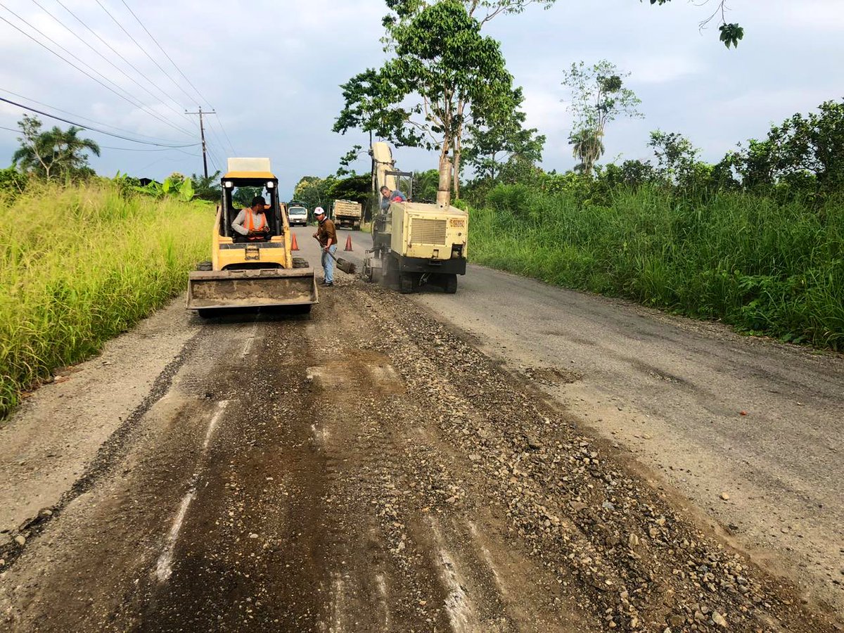 TROYA_Marco's tweet photo. LA TRANSFORMACIÓN NO SE DETIENE
Iniciamos los trabajos de mantenimiento con bacheo asfáltico, recapeo y asfaltado de la vía #Quinsaloma - La Y - Los Cerritos. #VivimosLaTransformación https://t.co/mvskG8rH8h