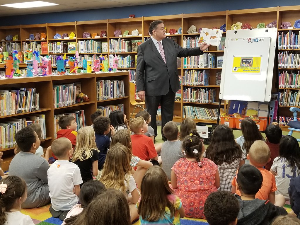 So glad to have Mayor Mike visit our library and read to 1st grade. Thanks Mayor Mike! @OlatheLMS