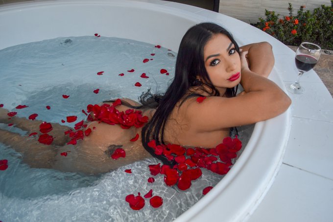 How are you guys? Don't forget to find me at https://t.co/pxkinsnB8S my nick is LopezHott open an account<a href="/tag/mirrormonday"class="tags"><span>#mirrormonday</span></a>