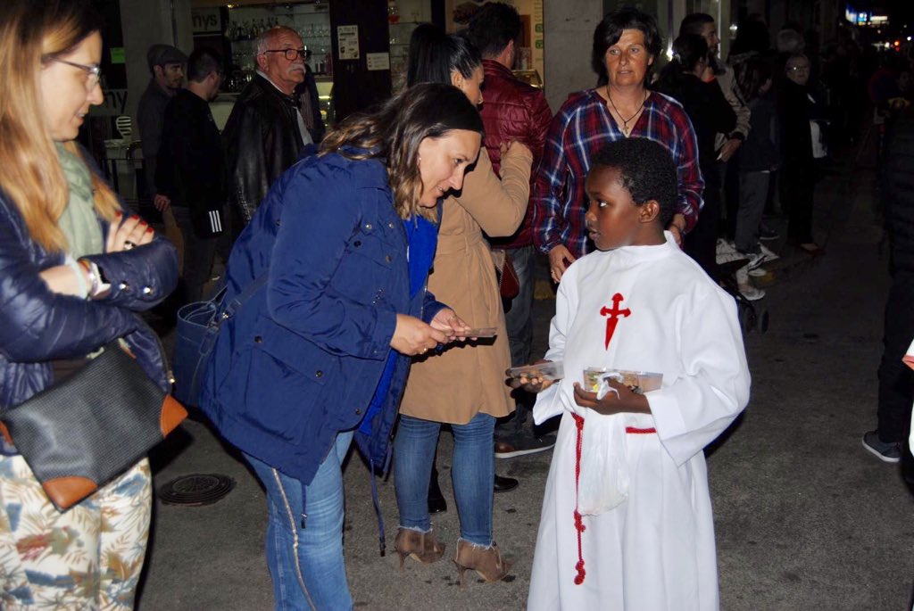 EvaReverte's tweet photo. Hoy es un día especial de la #SemanaSantaDeÁguilas, he acompañado a la procesión del Prendimiento, Oración en el Huerto, Santiago Apóstol y Maria Santísima de la Amargura

Procesionan mezclando tradición con mucha pasión, se refleja en la mirada tanto en niños como en adultos. https://t.co/Lbu4H3noS4