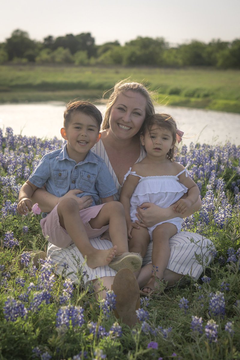 apertureanthony's tweet photo. The #bluebonnets always leave before I’m ready. Hope everyone got out there this season 📸 👨‍👩‍👧‍👦 https://t.co/n4LyyI96Ko