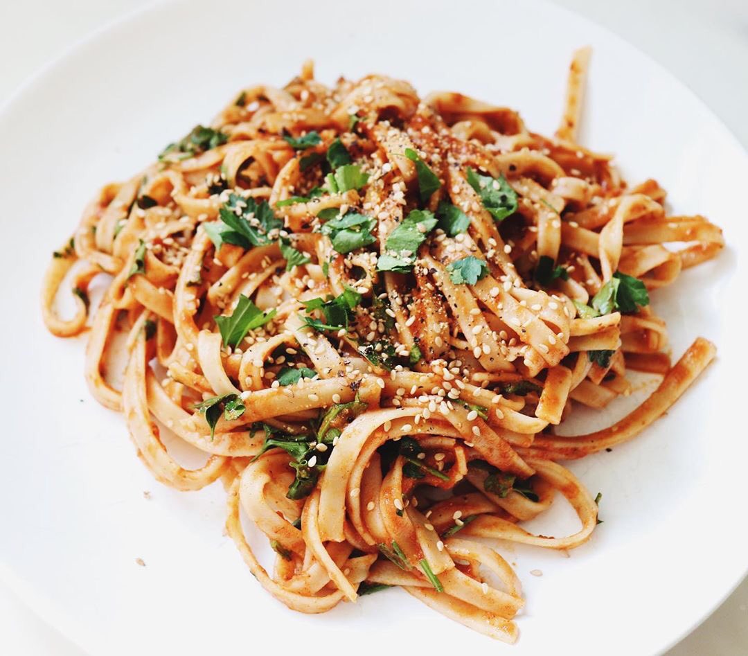 ReadtheLabl's tweet image. Check out this lovely recipe from our friend Elizabeth (@southernwellbeing on IG). Includes @ReadtheLabl Matcha Sriracha sauce as well as brown rice pasta, chopped greens and sesame seeds. Sooo good!