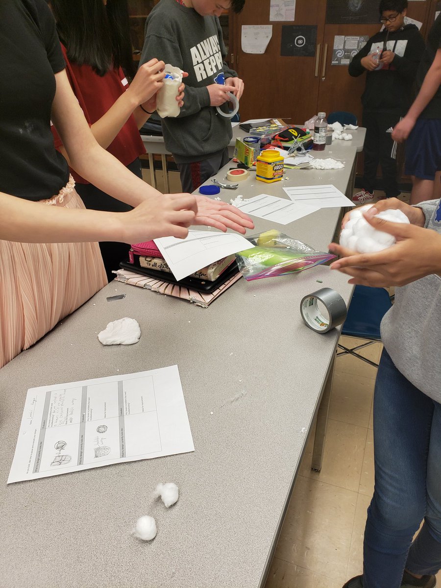 BarronScience's tweet image. Engineers at work! #innovate68 @Woodridge68 @JeffersonJH68