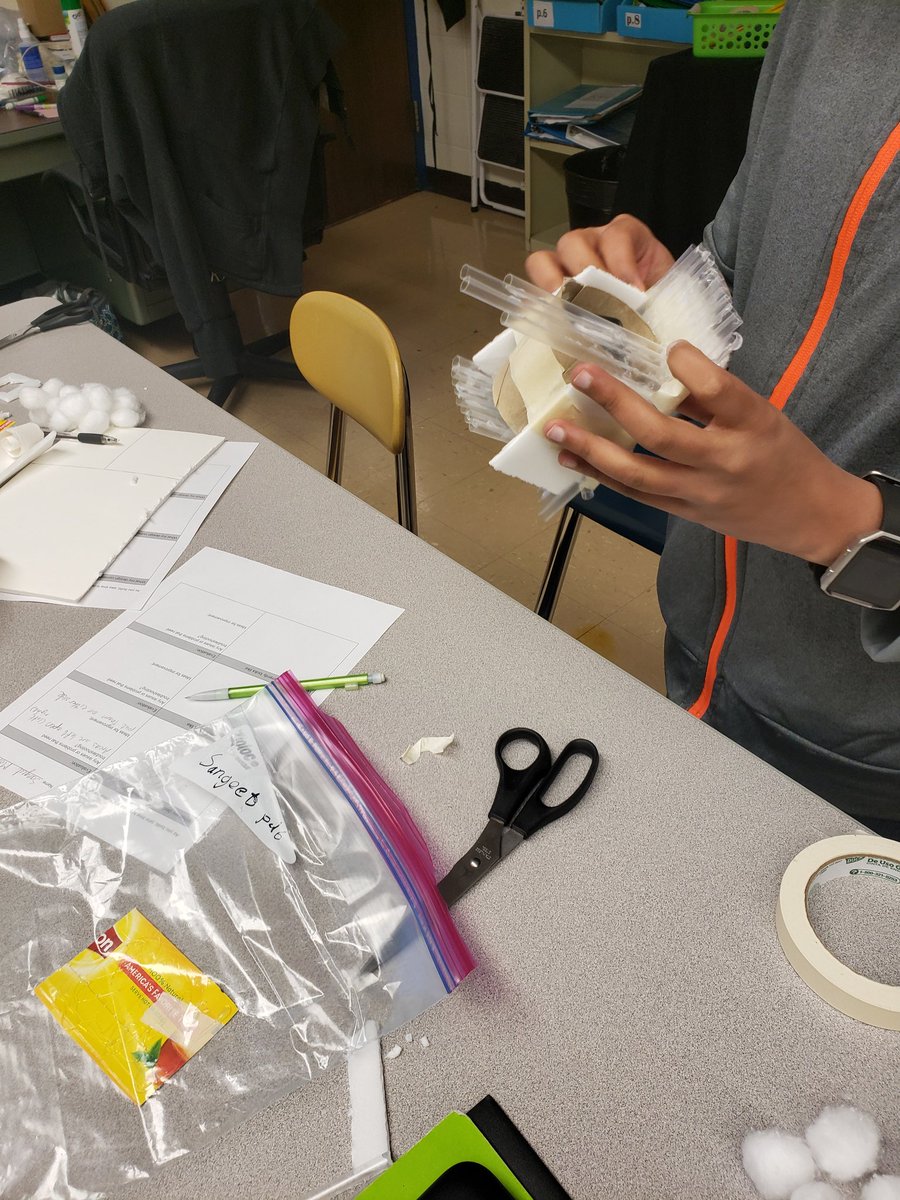 BarronScience's tweet image. Engineers at work! #innovate68 @Woodridge68 @JeffersonJH68