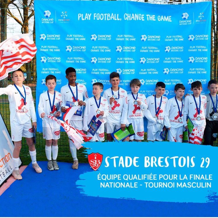 FrancoisEyraud's tweet photo. Parce que la jeune génération a le pouvoir d’agir pour le monde de demain, la Danone Nations Cup permet à des milliers de jeunes de vivre leur rêve et d’agir en les sensibilisant aux gestes eco responsables et à une alimentation saine et durable #PlayfootballChangeTheGame 
#OPOH https://t.co/4ZNXvklssI