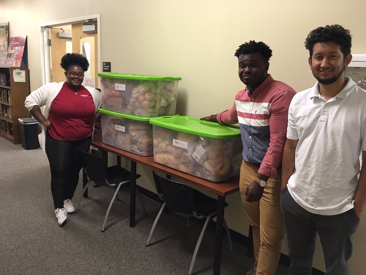 CKTroyU's tweet photo. Since @Publix opened in Troy, they have been committed to supporting this local community. Today, we began picking up bread that will be redirected to people in need, rather than wasted. Thank you Publix of Troy for partnering with us to be #hungerfighters and reduce #foodwaste! https://t.co/SABbugKLj8