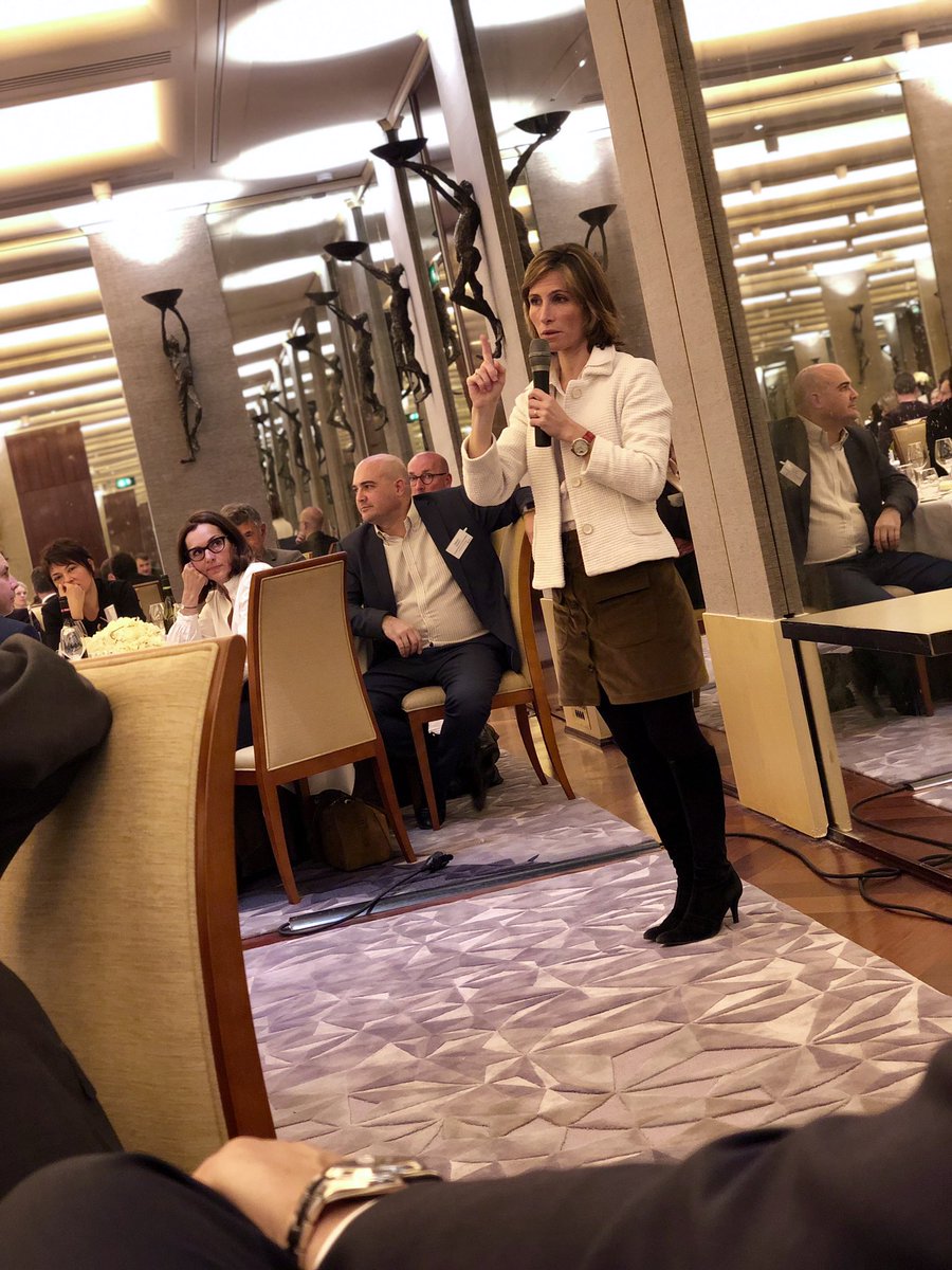 tcombrexelleM6's tweet photo. Passionnant éclairage de la philosophe Julia de Funès sur comment les entreprises font fuir les meilleurs 🤔 ! Merci #AgoraDevRH de nous avoir offert le livre qui sera tout aussi passionnant que ce dîner 😉 https://t.co/Syy9Vvbb8P