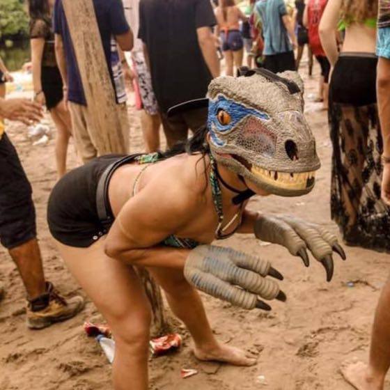 galeradorave's tweet photo. โ๏ธ ยฟ? VOSE SABER ยฟ? โ๏ธ
Estรก espรฉcime jรก estinta conhesida como POPOLOSSAURUS LOLรTRENCE viveu hรก 3919403 bilhoes de minutos atrรกs na era PANGEIA ๐ no ano 2 Antes de Madragora. Ainda restam alguns exemplares vivos que circulam em #RAVES UNDERGRAUDS e se alimentam de #PR0G music https://t.co/usH8iLE7vo