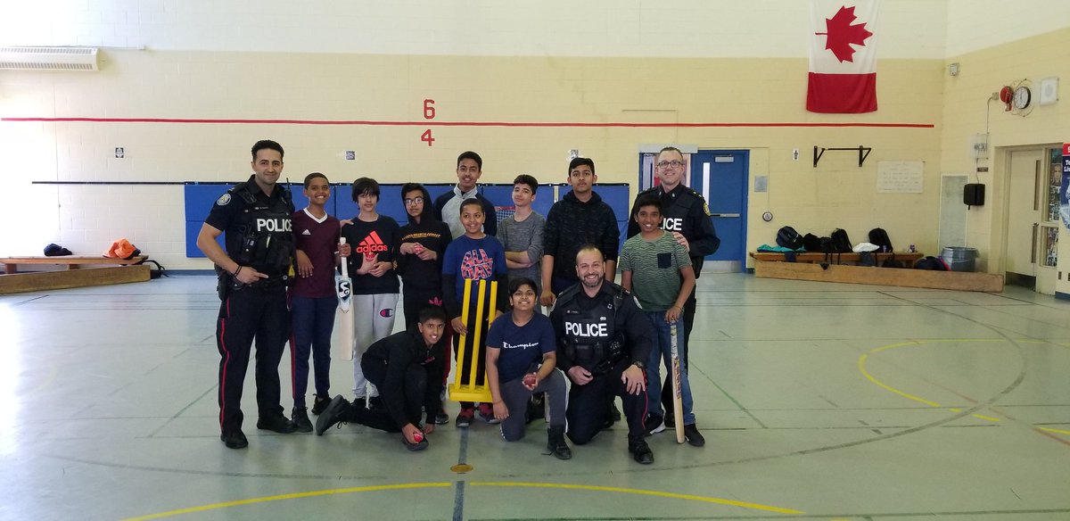 tps33watch's tweet image. Was a pleasure having our boss come out on a ride along and play cricket with our kids at Lord Dufferin. #proaction #copsandkids #youthprogramming #neighbourhoodpolicing #tps