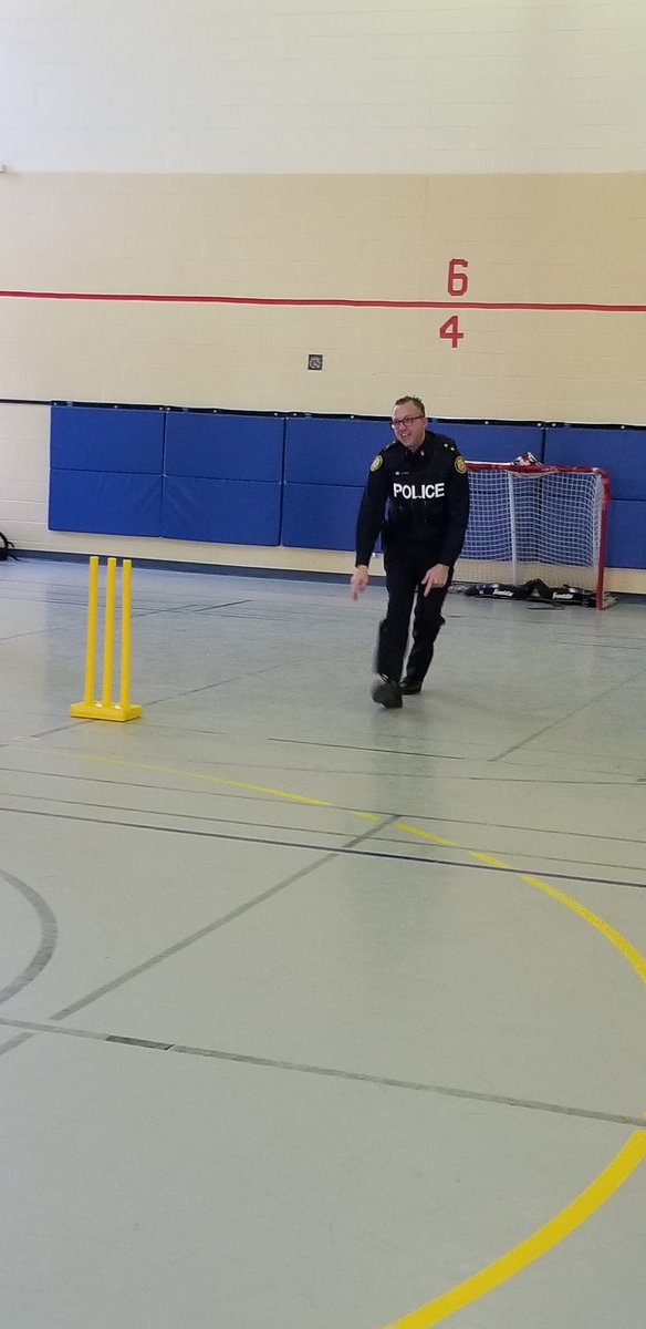 tps33watch's tweet image. Was a pleasure having our boss come out on a ride along and play cricket with our kids at Lord Dufferin. #proaction #copsandkids #youthprogramming #neighbourhoodpolicing #tps