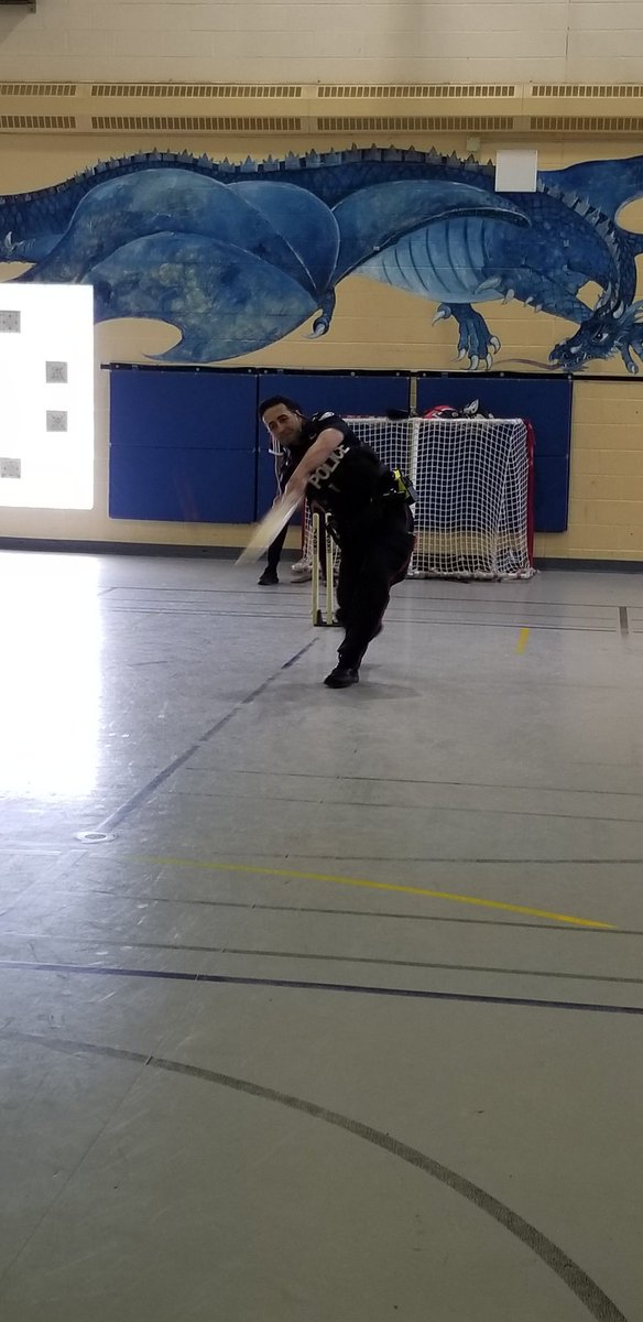 tps33watch's tweet image. Was a pleasure having our boss come out on a ride along and play cricket with our kids at Lord Dufferin. #proaction #copsandkids #youthprogramming #neighbourhoodpolicing #tps
