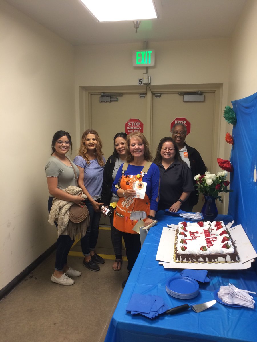 RussDraper3's tweet image. Please help me to congratulate Rebecca Valencia on her 35 th. Anniversary at the Home Depot. What a rock star👍