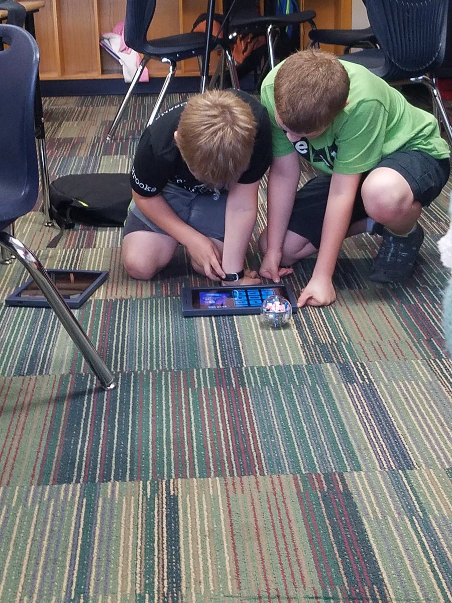 MrsPruenteCCE's tweet image. Robot time in coding club today,  ...we learned how to program superhero to boogie and we are bound and determined to make our meebots dab 😎
#codingatthecastle 
#Sphero 
@Sphero 
@JIMURobot 
@UBTECHRobotics 
#thisiscce 
#thisismidway 
@CastlemanCreek 
@MISDFoundation