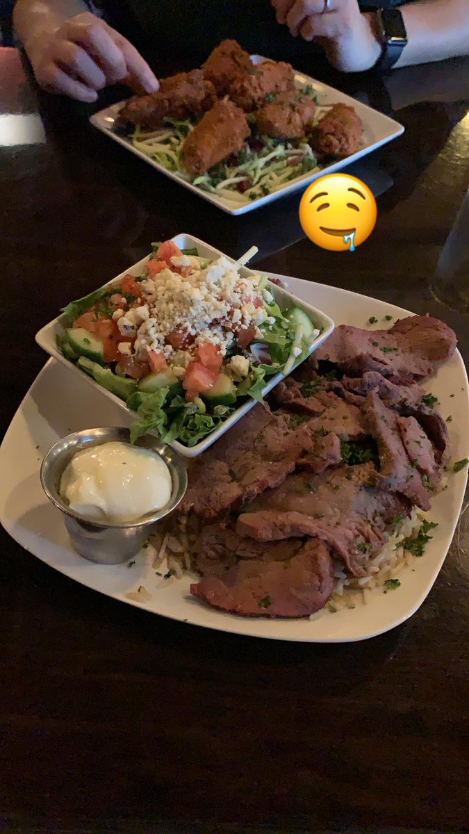 mattMONTANEZ's tweet photo. Ordered this plate and wings. And almost didn’t finish thought about taking it home. Then I remembered “You can go anywhere to eat but if you don't finish your meal are you really a slammer 🤔” -@itorres14

So I finished my meal. #slamteam https://t.co/7tEwc7JUEN
