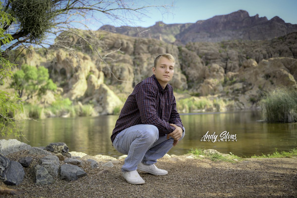 PhotoSilvas's tweet photo. Midweek senior session in Superior this afternoon. #classof2019 #rayhs https://t.co/UysuIlHlUP