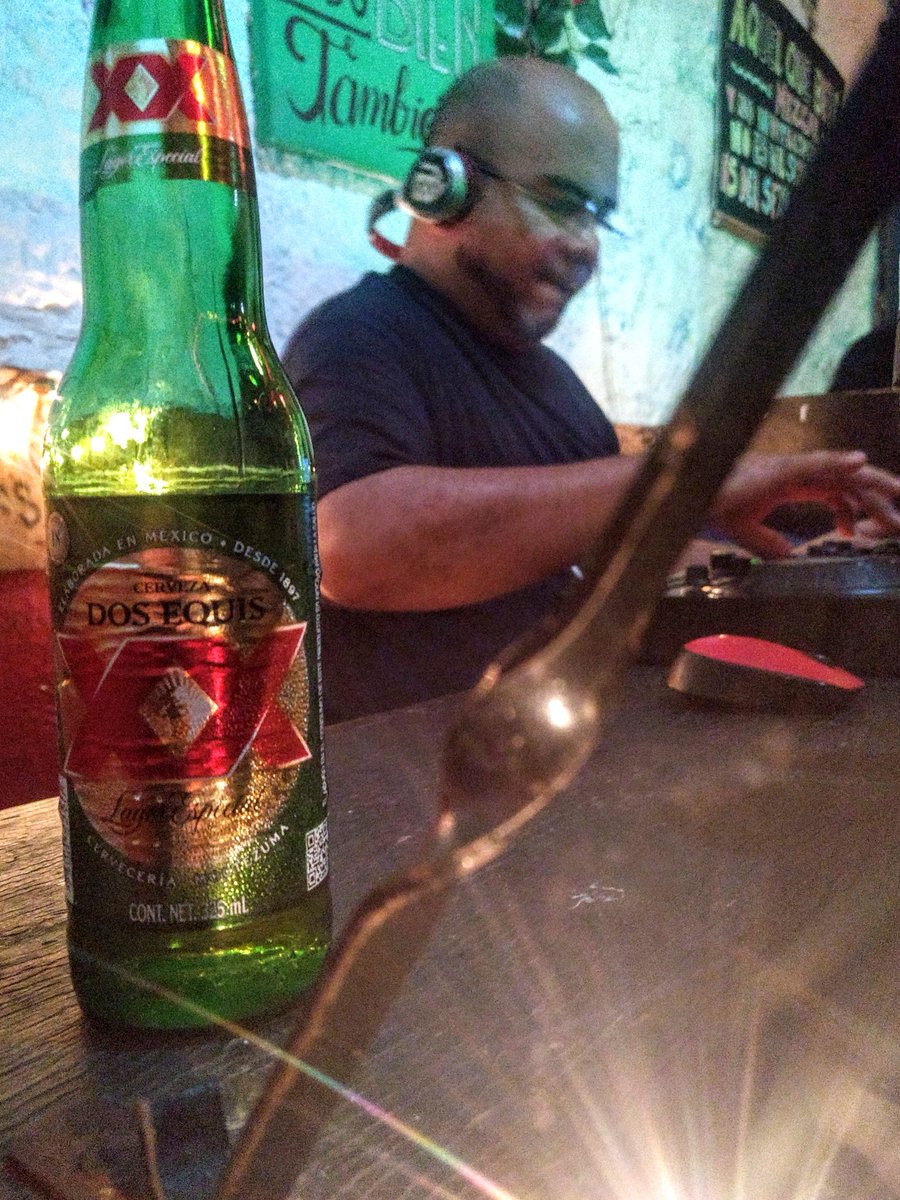adrian_dsolis's tweet photo. Ya estamos ready!!
#SemanaSanta en @LaMezcaCentro 🥃🔥😎
@Paulino_Rou 🎧
#villahermosa #DosEquis #DosX #TechHouse #ProgressiveHouse https://t.co/KhcmBUbSkq