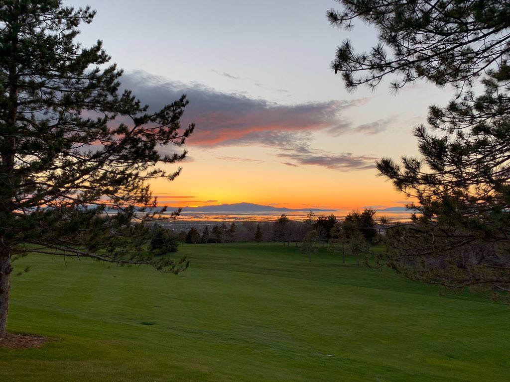 Finally a nice day!

#utah #beaUTAHful #sunset #greengrass #golf #utahgolf