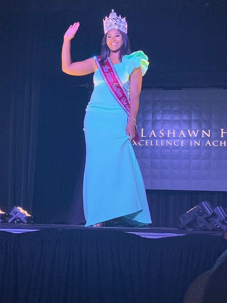 TexasSouthern's tweet photo. Job well done, Mr. and Miss Texas Southern University. Thank you for a great reign. #TXSU https://t.co/HVPodtFrbV