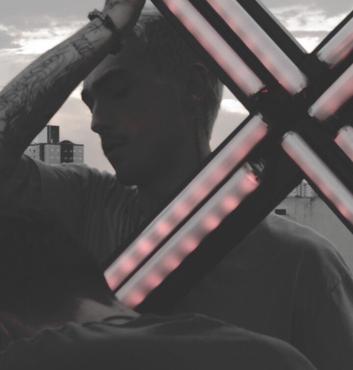 Como Ele carregou a cruz, também carregamos as nossas.
Como Ele vive, vivo está o Seu amor.
Para que o Seu vivo amor viva em nós.
E para que vivamos nEle. Por Ele. Para Ele.

#Páscoa #Cruz #Cristo #salvação #Elevive #fretegratis 

Aproveite CUPOM - FRETEGRATIS