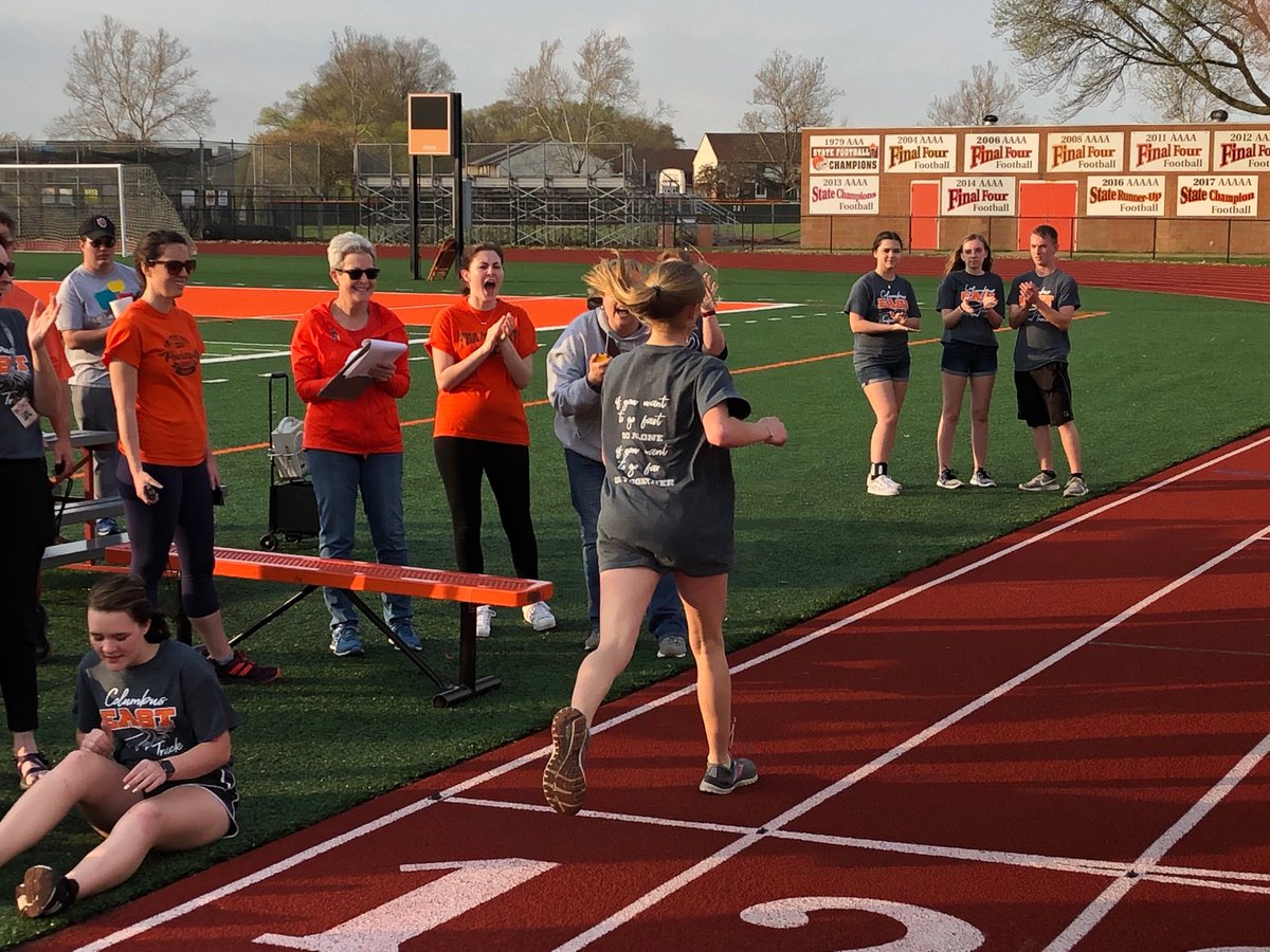 OlympiansAD's tweet image. Meredith bringing it home in the 800.