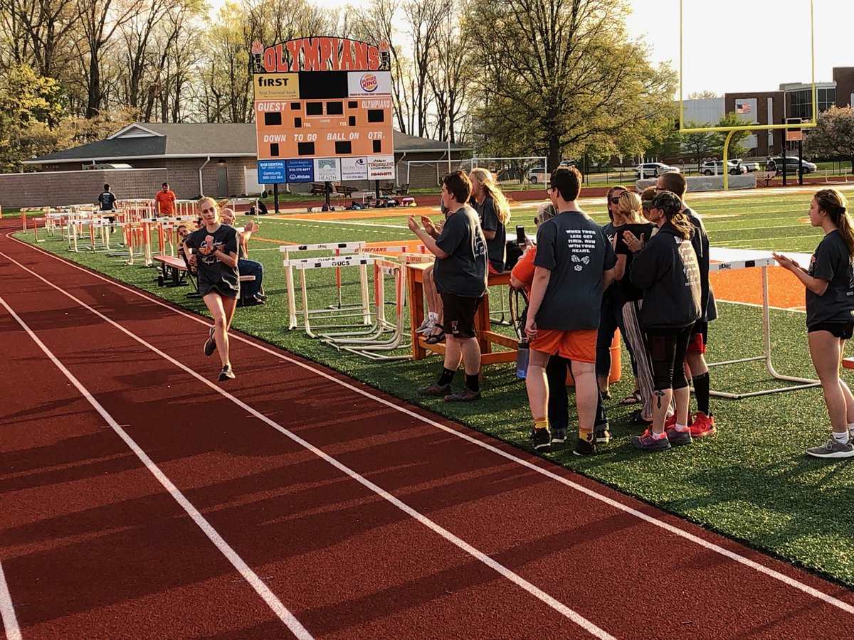 OlympiansAD's tweet image. Meredith bringing it home in the 800.