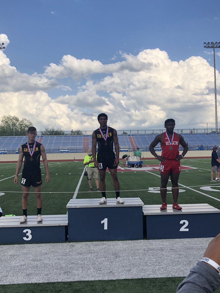 Daimarqua Foster finishes 2nd in the 100 meters. <a href="/hirschihuskies/">Hirschi Athletics</a>