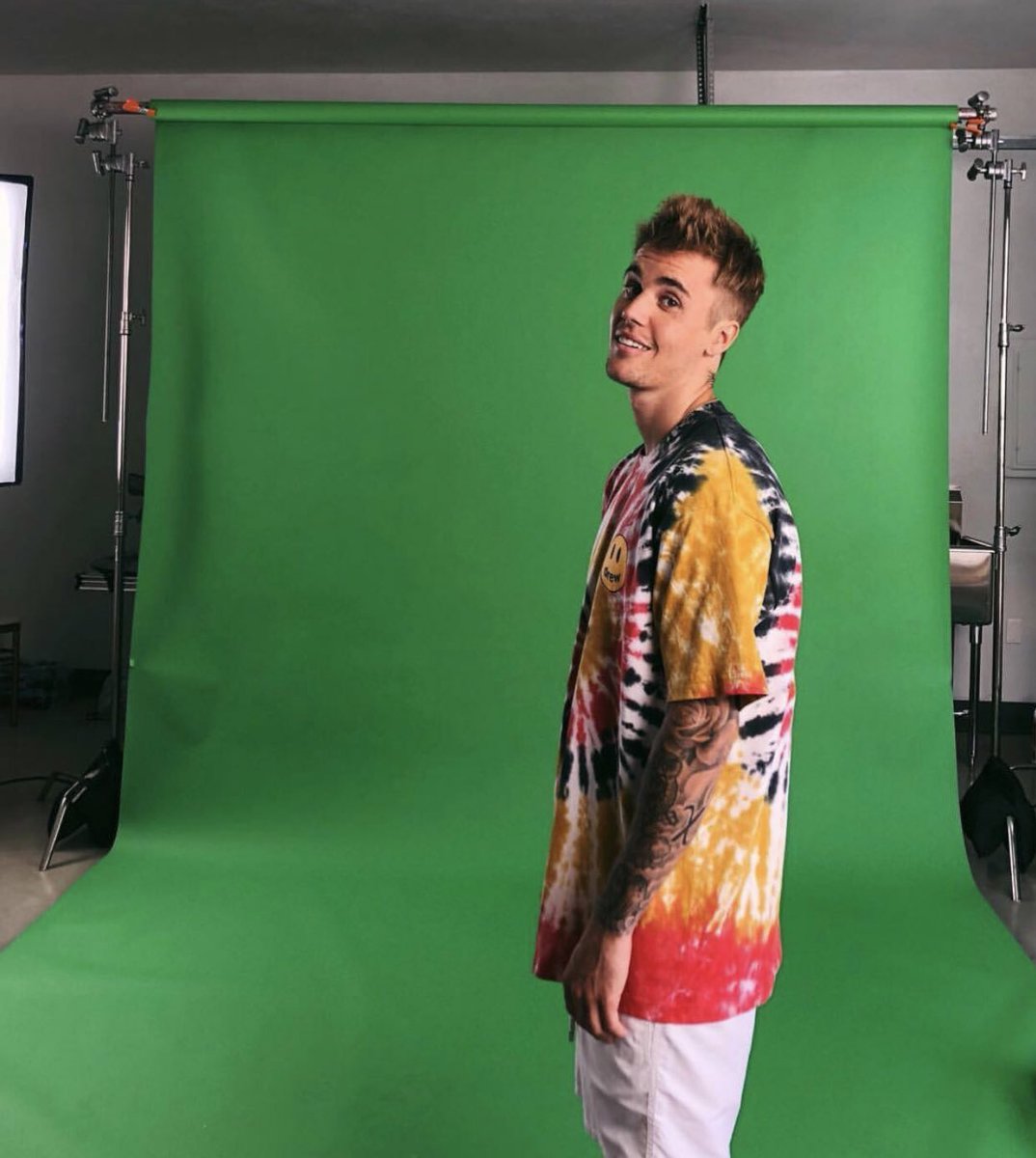 euphoricdrews's tweet photo. EXCUSE ME HIS FUCKINGGGGG HAIR. HE LOOKS SO FINE https://t.co/XMQ7ezFGQL