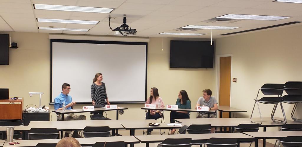 FennelMatt's tweet photo. Top 10 finalist kickoff the semi- final round of @SkyhawkAggie Collegiate Discussion Meet tonite @utmartin . Hearing some great discussion on #AgLabor. @utmfarmbureau @TNFarmBureau https://t.co/1gw91kvzVv