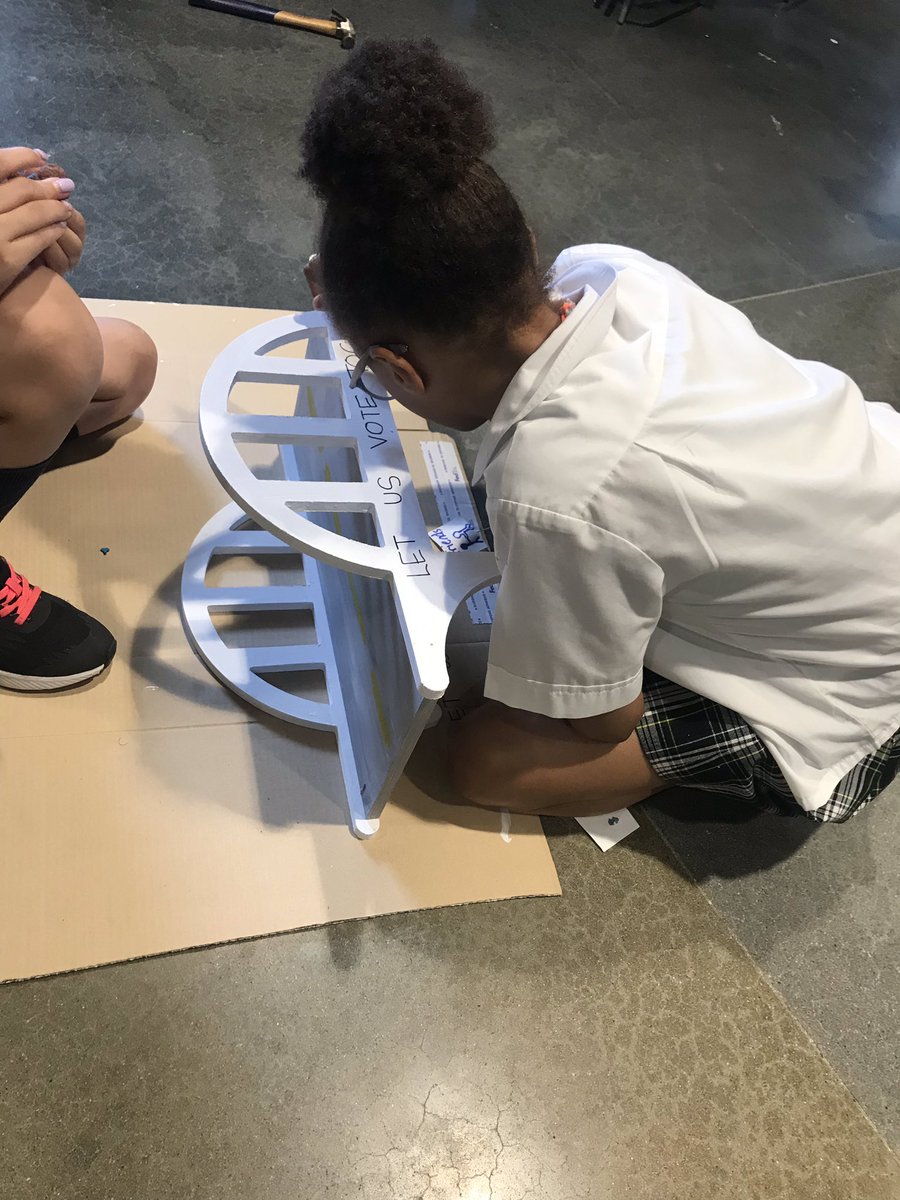 ashtonshirey's tweet photo. Getting ready for the opening of #MVG3’s Social Justice Museum. #MVPSchool #whatsyourmessage @BuckInstitute #pbl #publicproduct https://t.co/PUo3eZQm7c