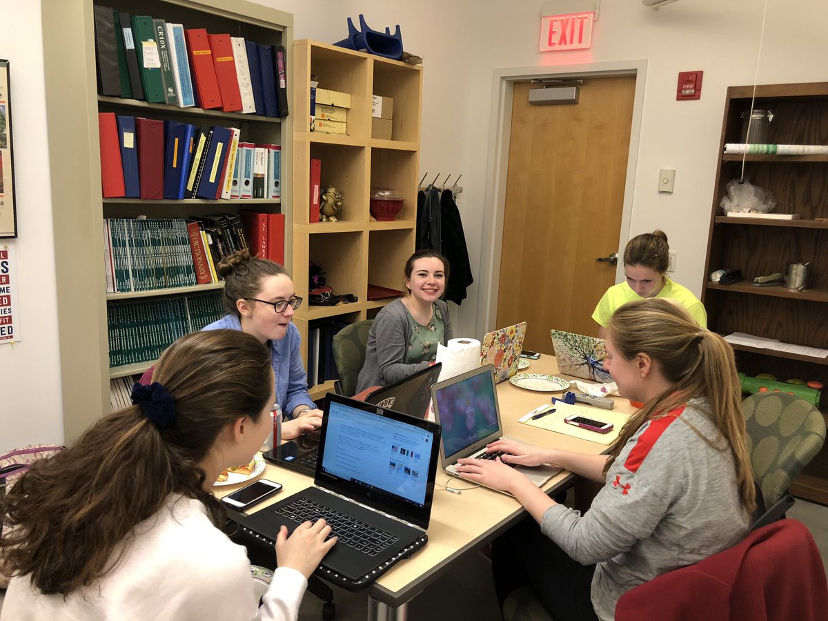 SLUMammalCrew's tweet image. It’s #datanight in the lab as we move towards the @StLawrenceU  annual #festivalofscience #scienceisfun #scienceissocial #pizza